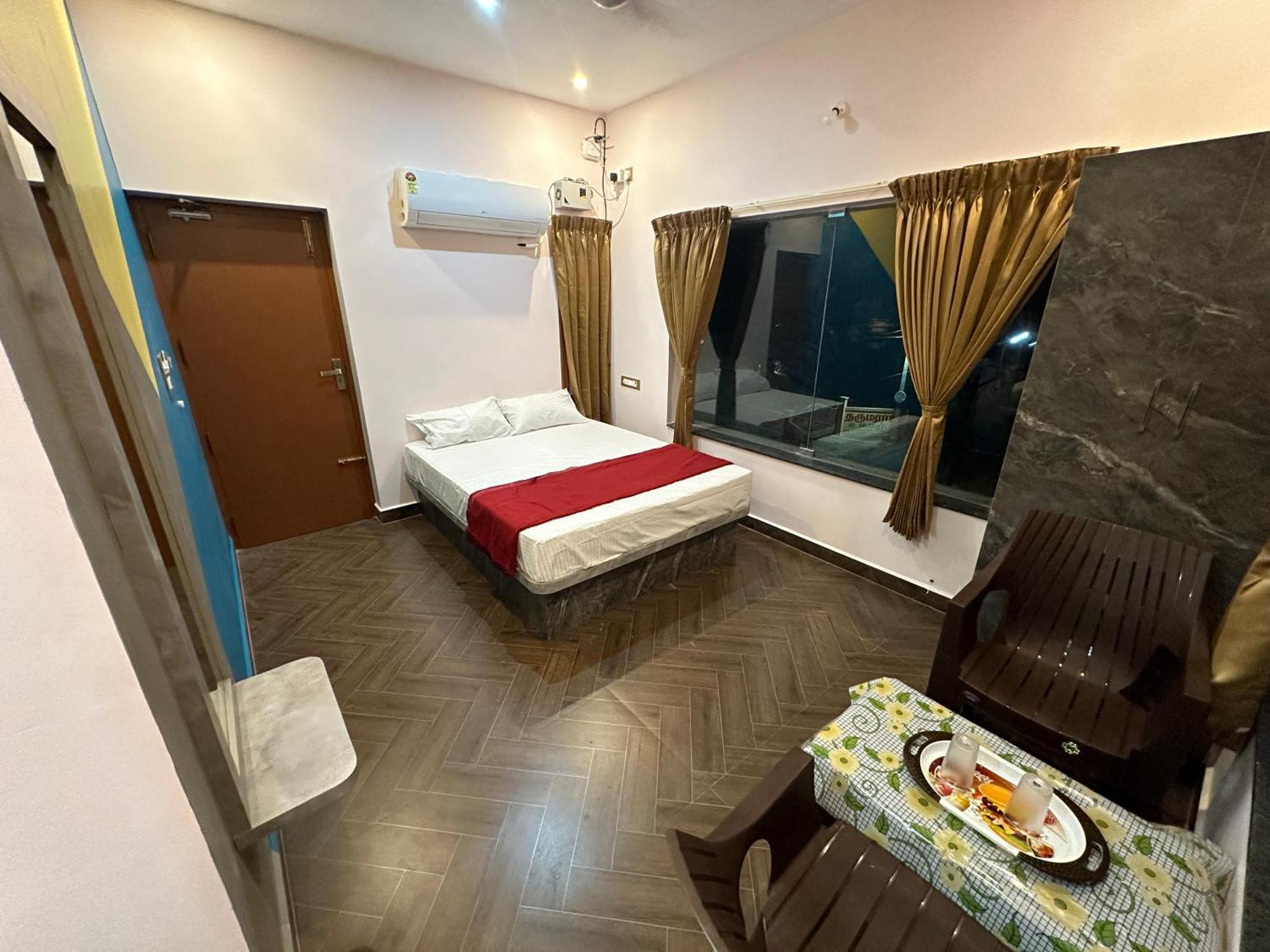 Om Lingeswaran Home Stay Tiruvannāmalai Exterior foto